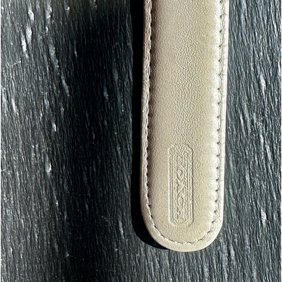 NEXT TO NEW COACH LEATHER BELT WITH SOLID BRASS BUCKLE. SIZE 2XL OR 44’ BEIGE - Picture 9 of 11